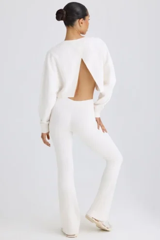 Pantalones acampanados de jersey de algodón texturizado en blanco