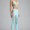 Pantalones acampanados de talle medio con adornos Stevie en azul hielo