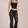 Pantalones acampanados de talle medio de encaje transparente Calista en negro