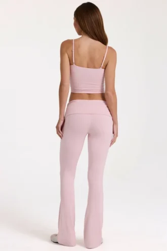 Pantalones acampanados de talle medio en modal color rosa palo