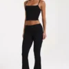 Pantalones acampanados de talle medio en modal negro