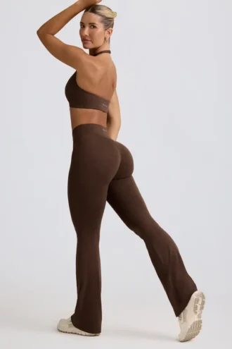 Pantalones acampanados fruncidos de jersey cepillado en color Pecan Marl