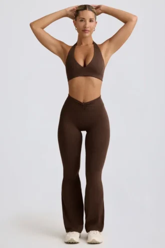 Pantalones acampanados fruncidos de jersey cepillado en color Pecan Marl