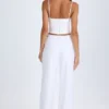 Pantalones anchos con aberturas y cinturón Zaria en blanco