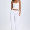 Pantalones anchos con aberturas y cinturón Zaria en blanco