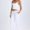 Pantalones anchos con aberturas y cinturón Zaria en blanco