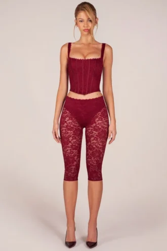 Pantalones capri con encaje Annalisa en rojo cereza