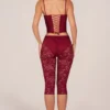 Pantalones capri con encaje Annalisa en rojo cereza