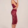 Pantalones capri con encaje Annalisa en rojo cereza