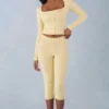 Pantalones capri de punto Selene de talle medio en amarillo mantequilla
