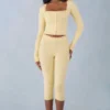 Pantalones capri de punto Selene de talle medio en amarillo mantequilla