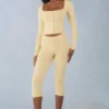 Pantalones capri de punto Selene de talle medio en amarillo mantequilla