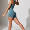 Pantalones Cortos con cintura retorcida y bolsillos en azul piedra