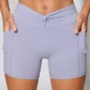 Pantalones Cortos con cintura retorcida y bolsillos en color pervinca