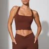 Pantalones Cortos con cintura retorcida y bolsillos en marrón