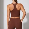 Pantalones Cortos con cintura retorcida y bolsillos en marrón
