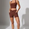 Pantalones Cortos con cintura retorcida y bolsillos en marrón