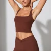 Pantalones Cortos con cintura retorcida y bolsillos en marrón