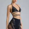 Top de bikini con tirantes cruzados y adornos Liberty en negro