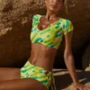 Pantalones cortos de ropa de baño Delos Booty con estampado verde