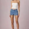 Pantalones Cortos de talle alto y corte acampanado Beata en lavado azul medio