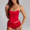 Pantalones cortos de talle bajo de jersey elástico Sabrine en rojo fuego