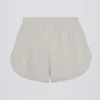 Pantalones Cortos de talle medio con detalle de botones en gris claro