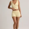 Pantalones Cortos Lisha de modal acanalado, de talle medio y vuelta, en amarillo crema