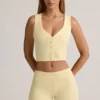 Pantalones Cortos Lisha de modal acanalado, de talle medio y vuelta, en amarillo crema