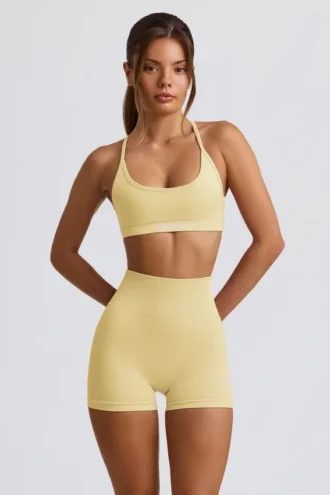 Pantalones Cortos mini sin costuras Super Sculpt en amarillo mantequilla