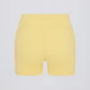 Pantalones Cortos Soft Active con cintura en V y bolsillos en color limón