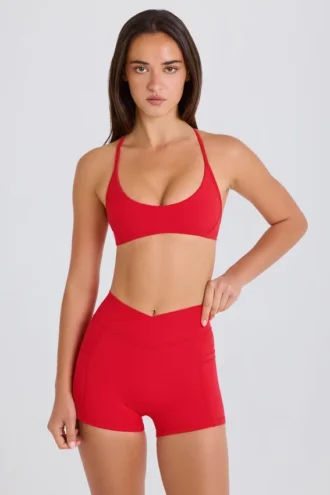 Pantalones Cortos Soft Active con cintura en V y bolsillos en rojo fresa