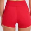 Pantalones Cortos Soft Active con cintura en V y bolsillos en rojo fresa