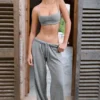 Pantalones de chándal de algodón texturizado con botones, de talle bajo y pierna ancha en gris oscuro