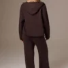 Pantalones de chándal de pierna ancha de punto acanalado en color nuez