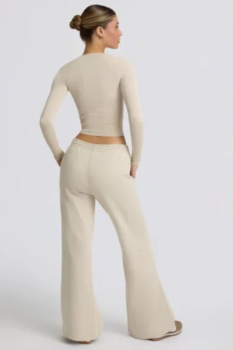 Pantalones de chándal de talle bajo y pierna ancha en color hueso