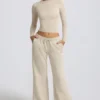 Pantalones de chándal de talle bajo y pierna ancha en color hueso