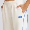 Pantalones de chándal de talle medio y corte recto en blanco