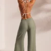 Pantalones de playa con textura arrugada en verde claro