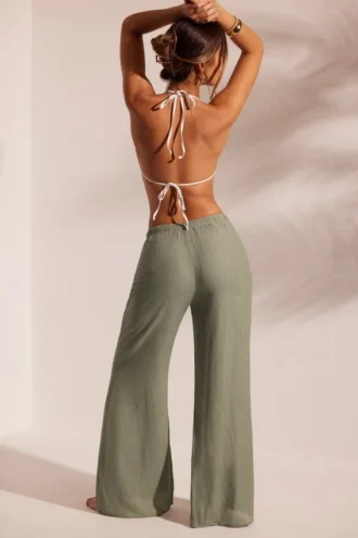Pantalones de playa con textura arrugada en verde claro
