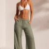 Pantalones de playa con textura arrugada en verde claro