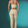 Pantalones de talle bajo con encaje adornado Fallon Petite en color marfil