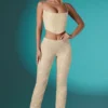 Pantalones de talle bajo con encaje adornado Fallon Petite en color marfil