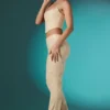 Pantalones de talle bajo con encaje adornado Fallon Petite en color marfil