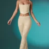 Pantalones de talle bajo con encaje adornado Fallon Petite en color marfil