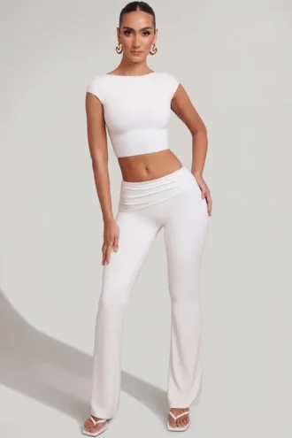 Pantalones Hollis de talle medio y corte recto en blanco