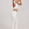 Pantalones Hollis de talle medio y corte recto en blanco