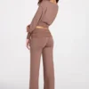 Pantalones rectos de talle bajo Thea Modal en color moca