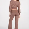 Pantalones rectos de talle bajo Thea Modal en color moca