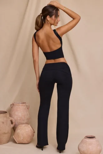 Pantalones rectos de talle medio Hollis en negro